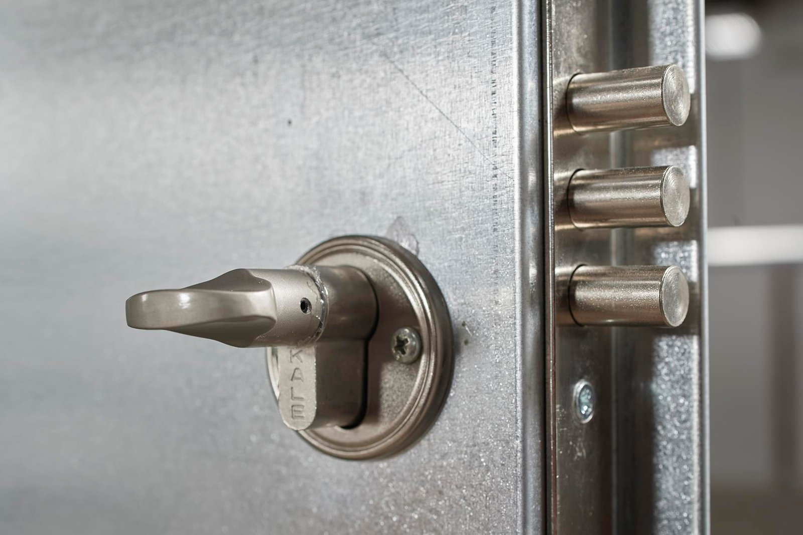 FLAT PACK METAL STORE (2M) - Image 3